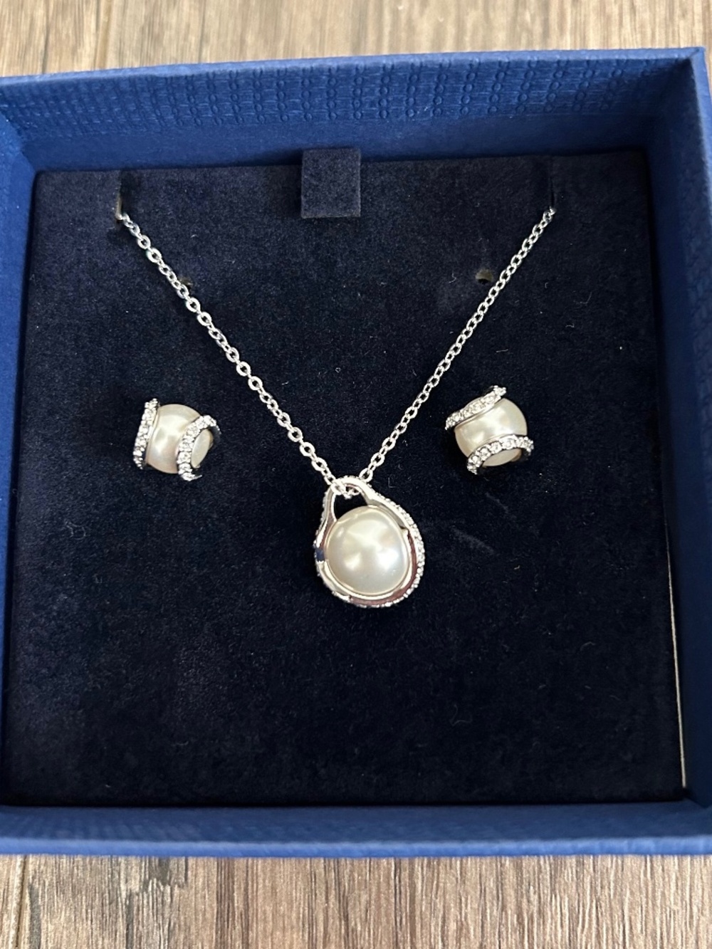 cute womens swarovski earrings and necklace set